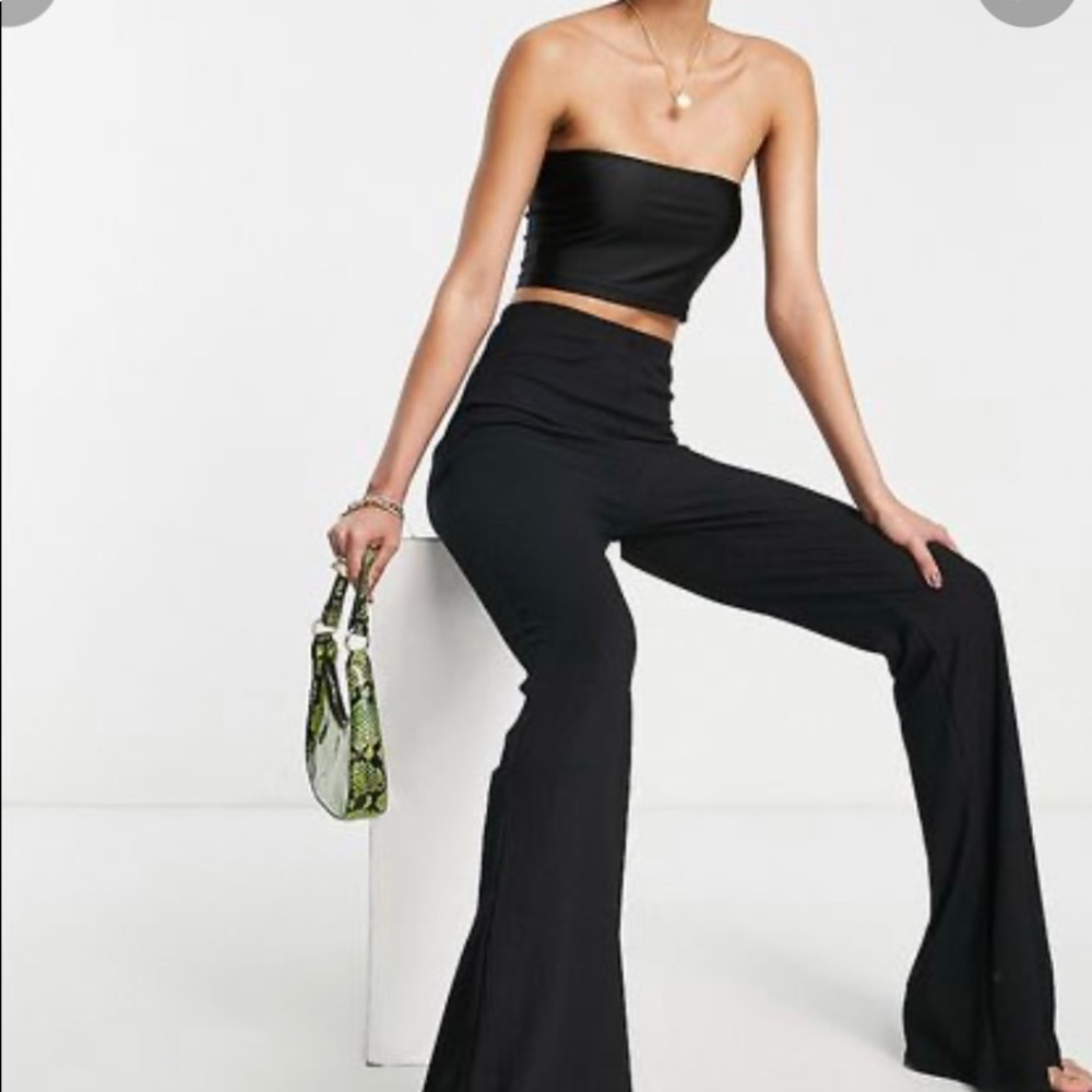 MISSGUIDED TALL RIBBED KICK FLARE TROUSERS IN BLACK